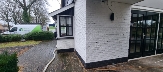 Wit geschilderde muur isoleren